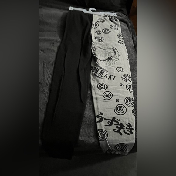 Uzumaki sweats size s (tub#7) - Picture 2 of 4